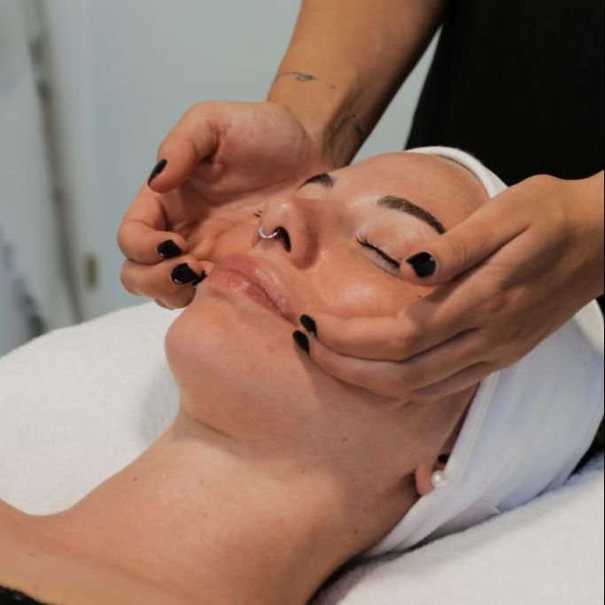 Cuidado facial del portafolio de estética de Kanyi